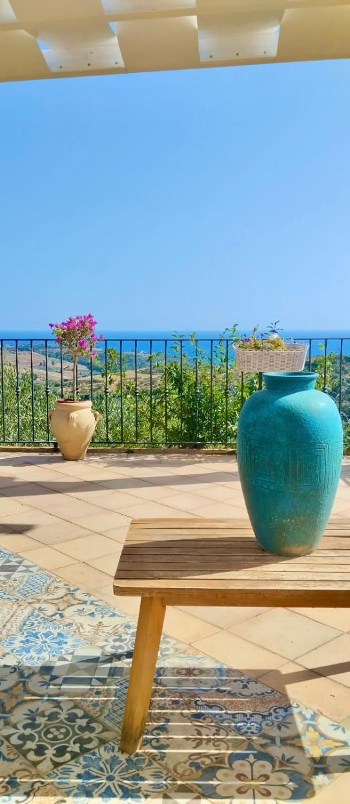 Villa Immersa In Oliveto Vista Mare 취아카 외부 사진
